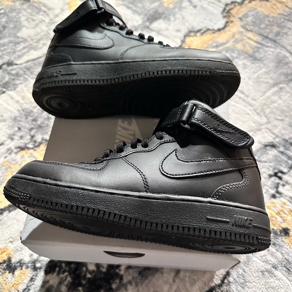 Air Force 1 Mid size 2.5 Youth - Picture 3 of 6